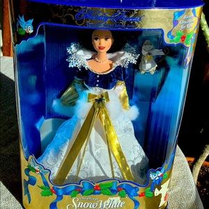 Disney Holiday Princess Snow White Christmas Doll